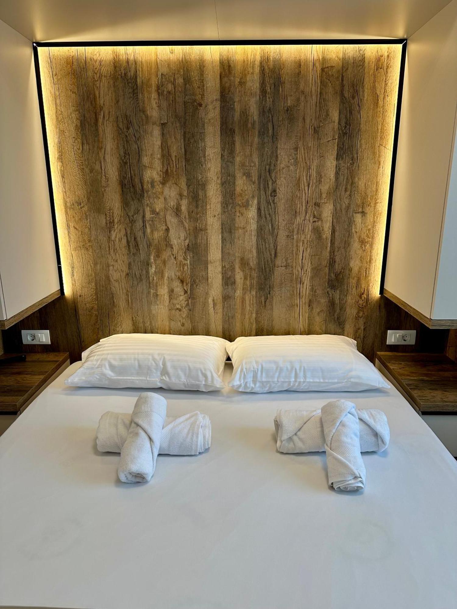 Downtown Riverside Apartments สโกเปีย ภายนอก รูปภาพ